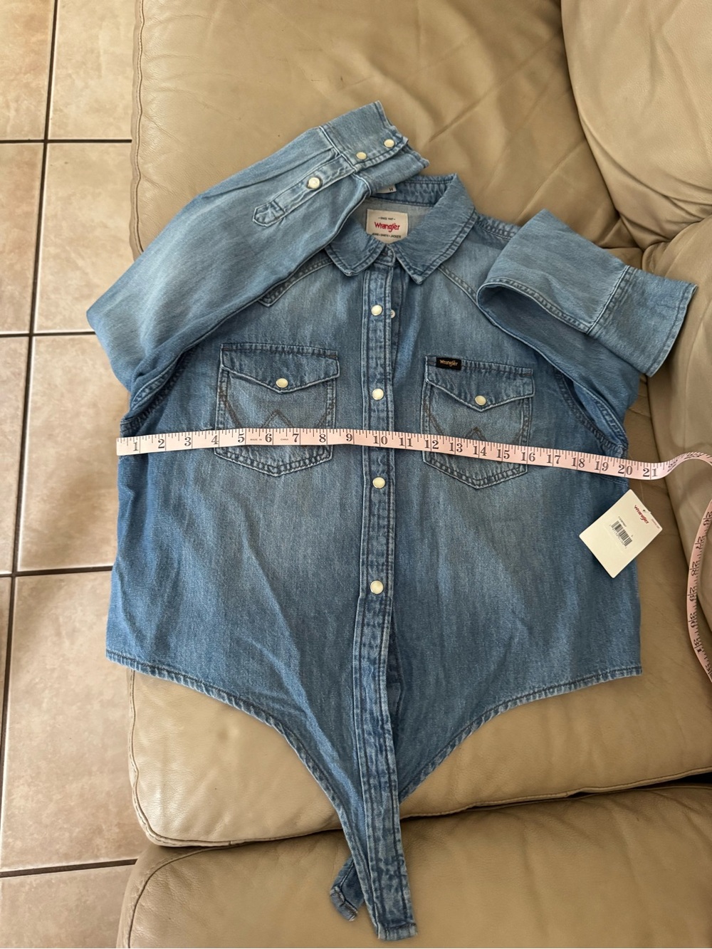WRANGLER WOMEN'S TIE FRONT WESTERN SHIRT. Size L. MSRP $54.99 - Picture 13 of 17